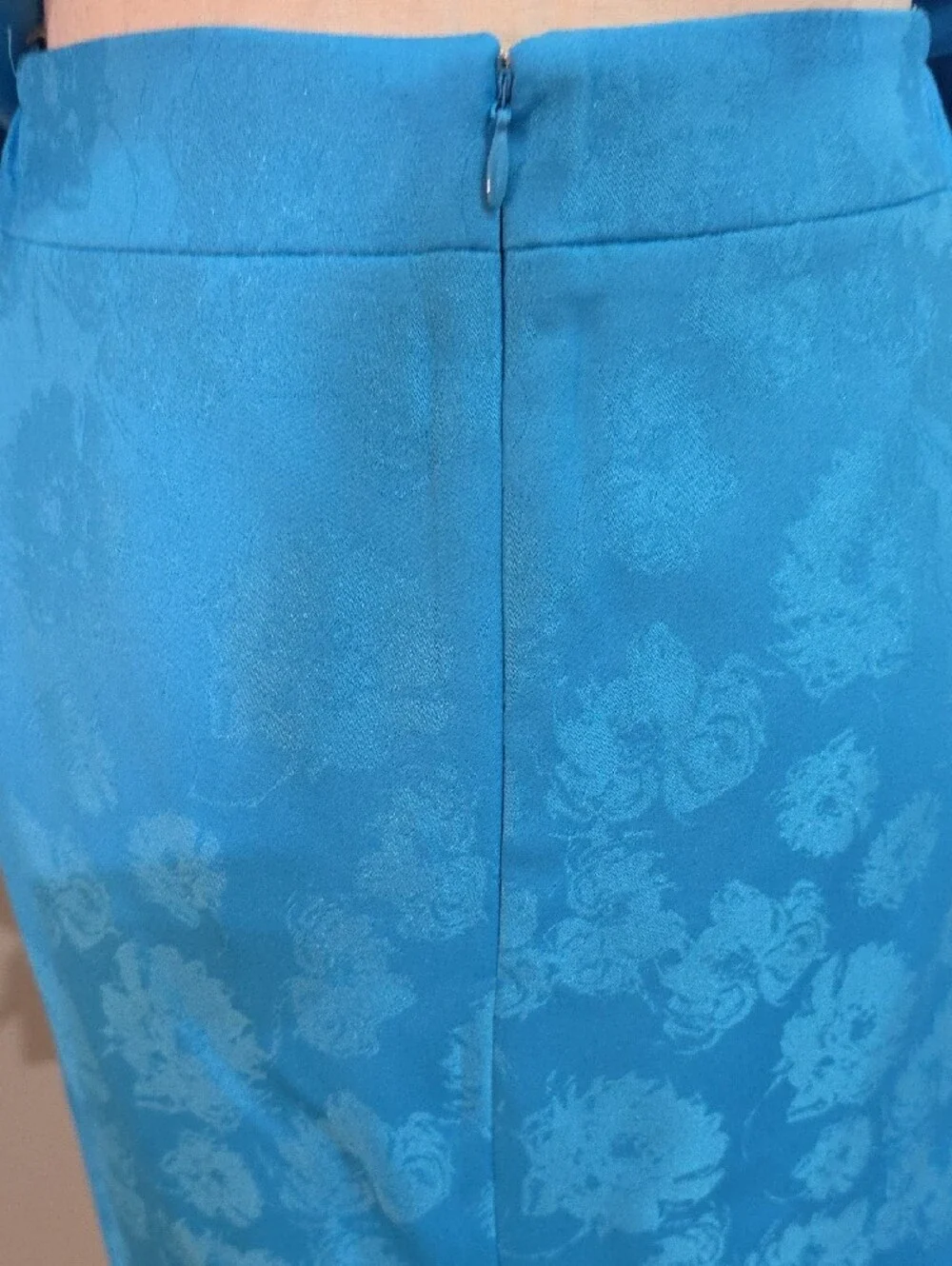 Vintage 2-Piece Skirt Suit Set –  Vibrant Blue Floral Jacquard Weave - Size 24W